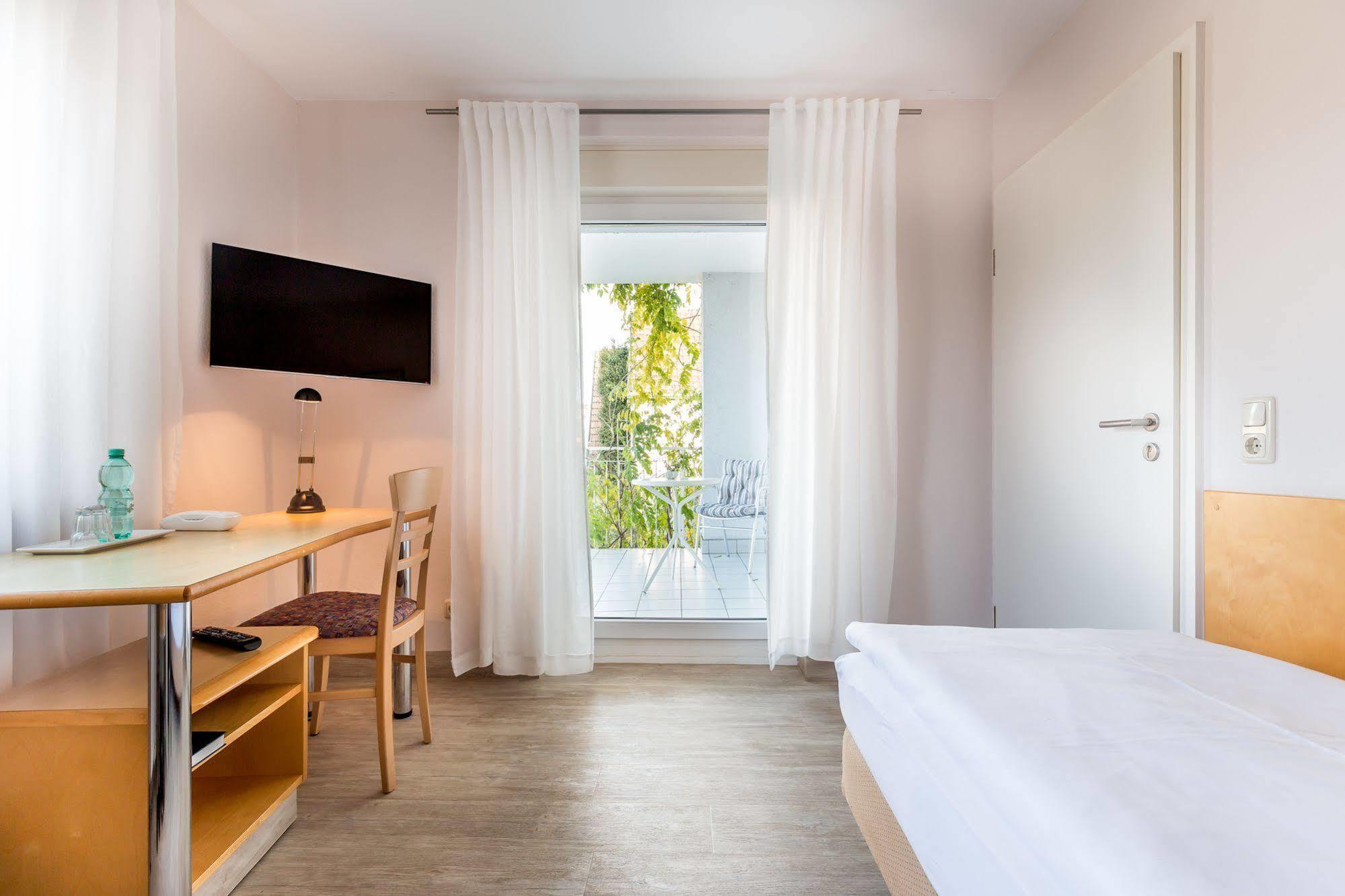 Hotel Am Rokokogarten Veitshochheim Bagian luar foto