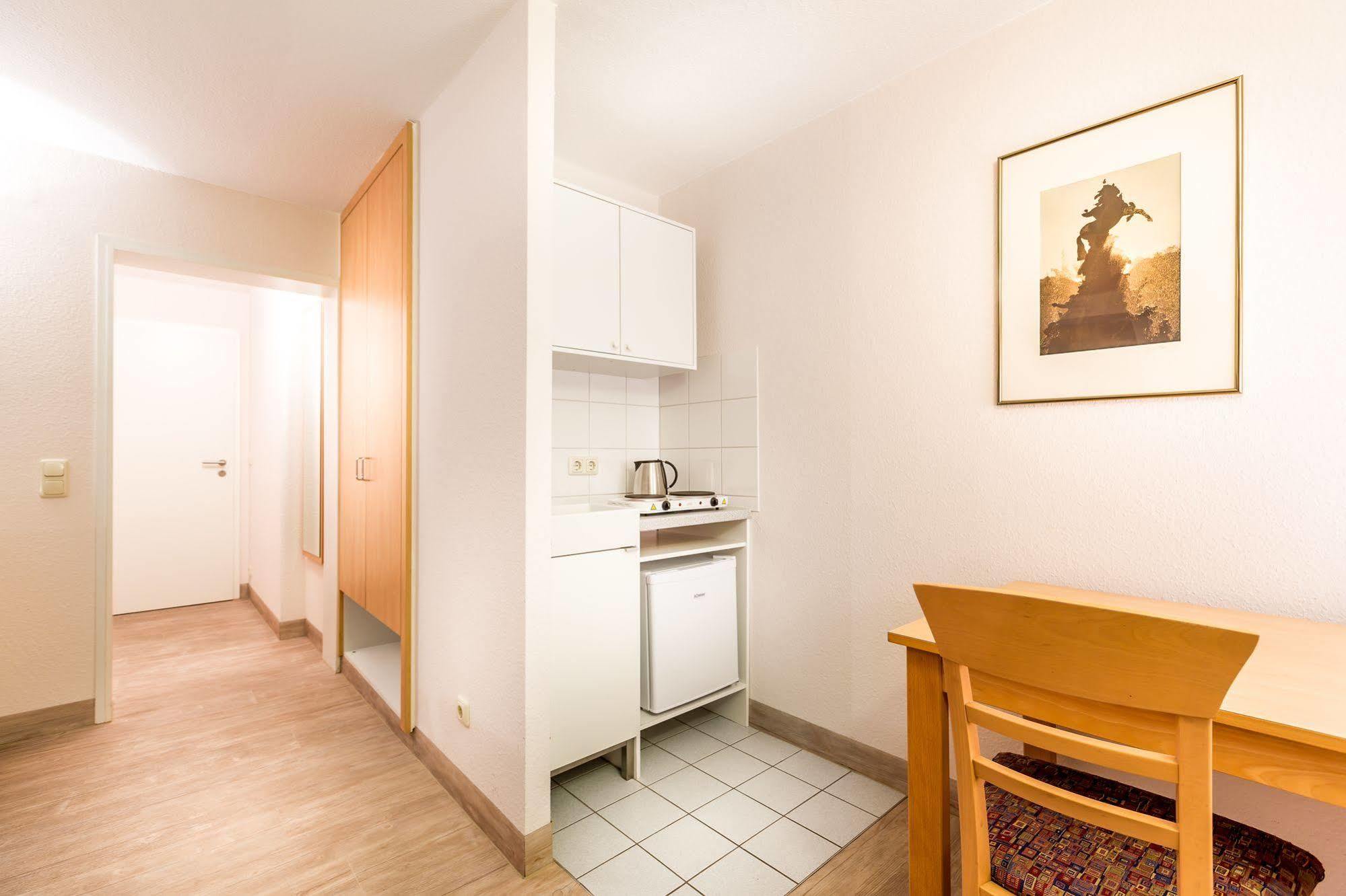 Hotel Am Rokokogarten Veitshochheim Bagian luar foto