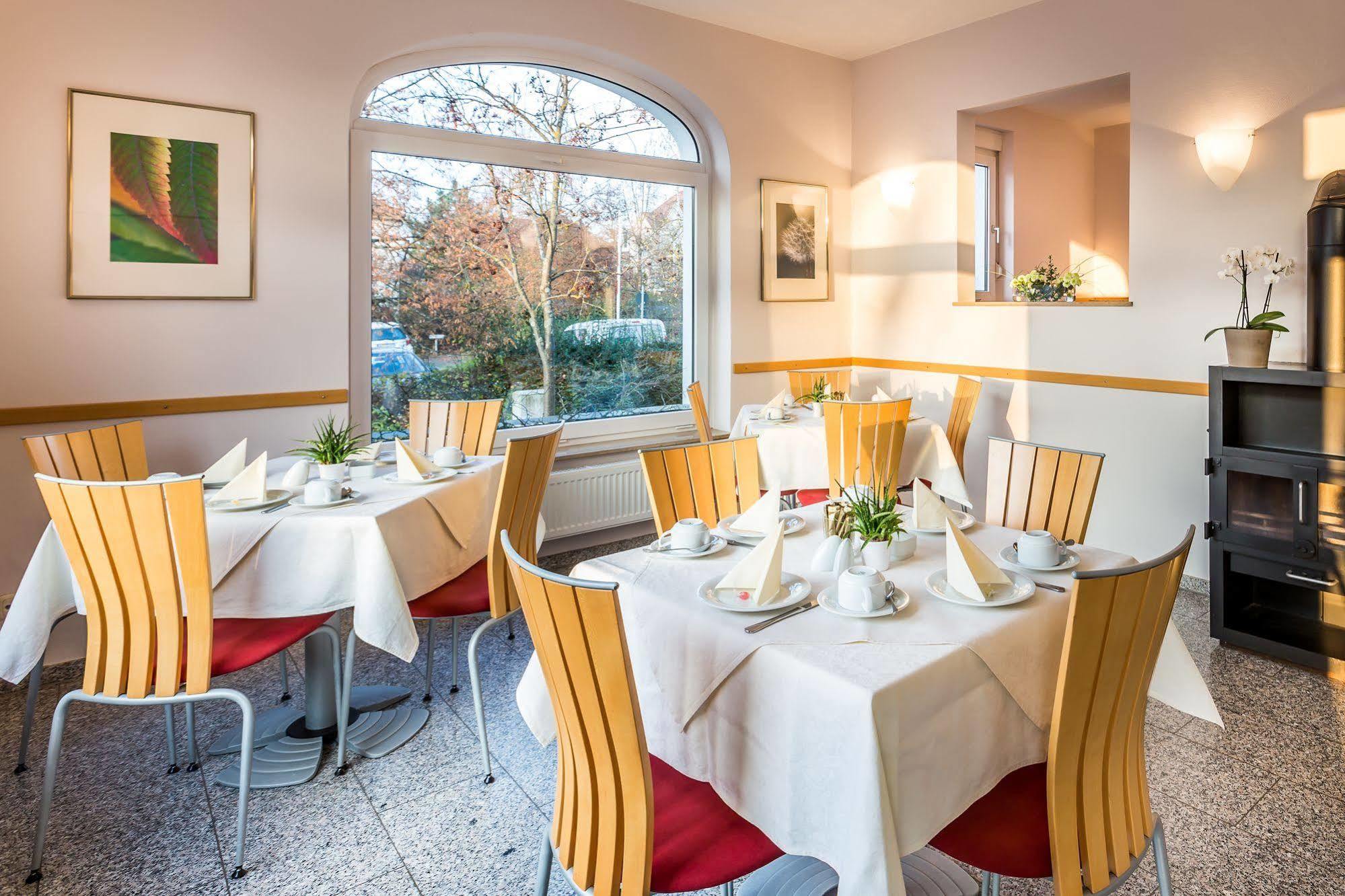 Hotel Am Rokokogarten Veitshochheim Bagian luar foto